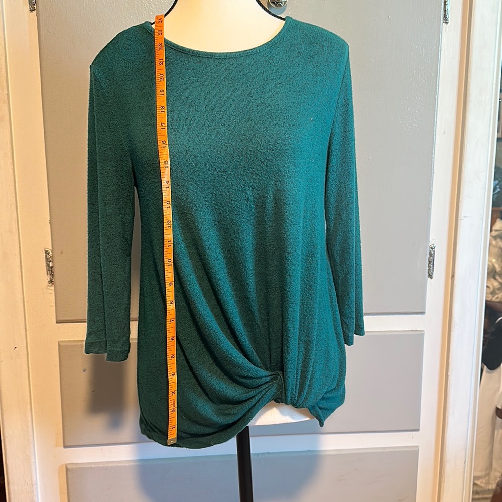 Women’s 3/4 sleeve green sweater